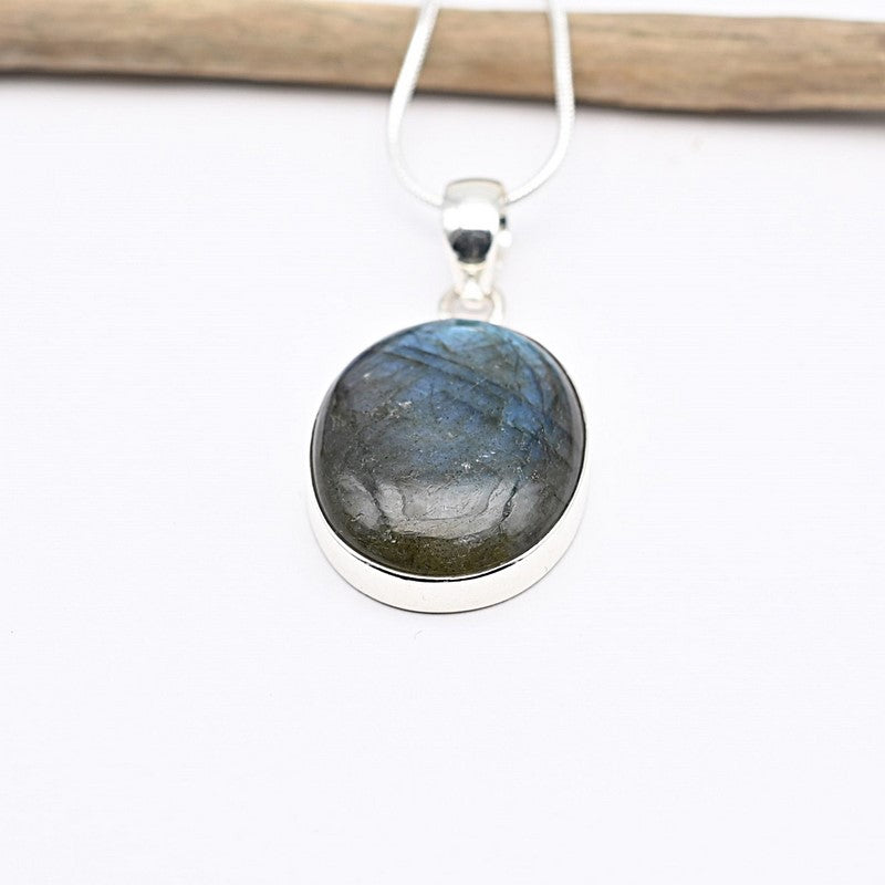 Pendentif "Protection" en Labradorite Ref : Lab5