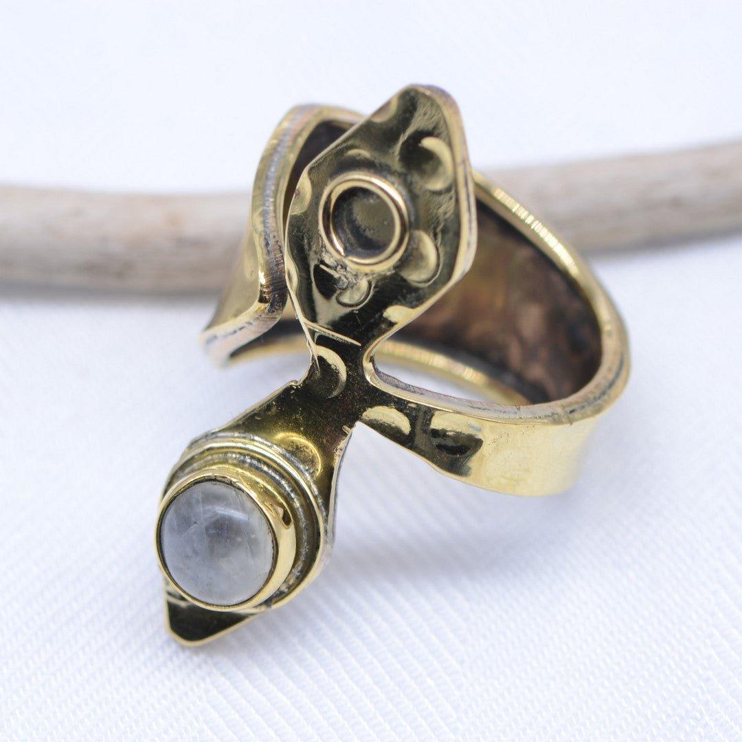 Bague "Féminité" losange en Pierre de Lune (réglable) - lespierresdubienetre