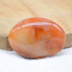 Galet "Ancrage Doux" en Cornaline - lespierresdubienetre