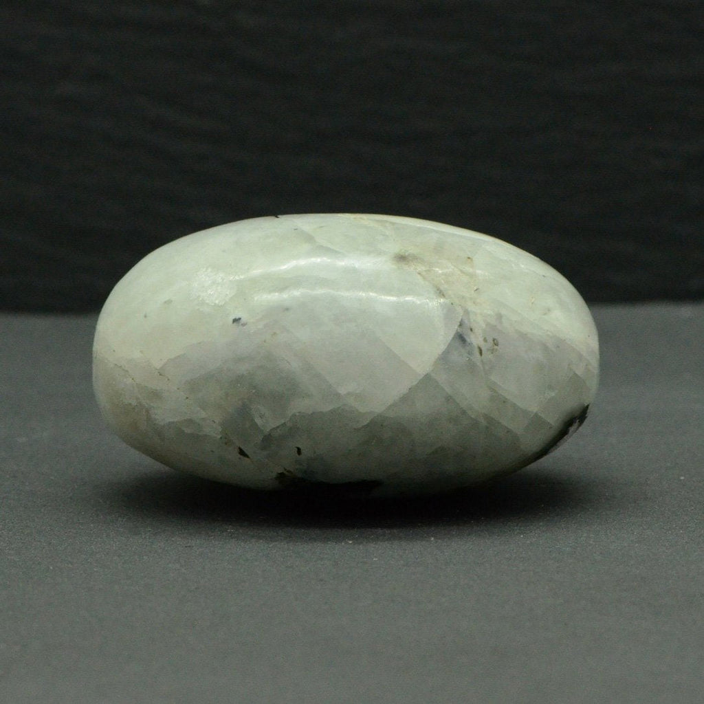 Galet "Féminité" en Pierre de Lune - lespierresdubienetre